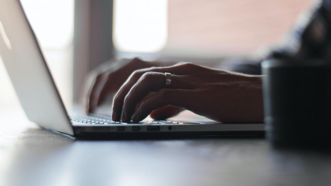 laptop fotograaf thomas-lefebvre-gp8BLyaTaA0-unsplash.jpg